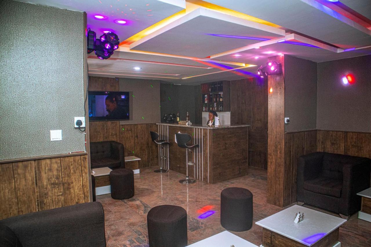 Presken Hotels @Fajodd-4 Ikeja Esterno foto